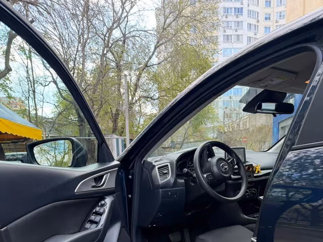 Mazda 3 - фото 3