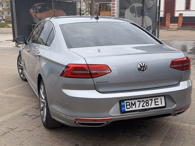 Volkswagen Passat - фото 3