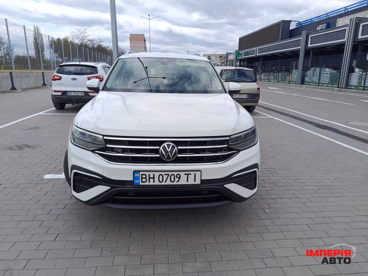 Volkswagen Tiguan - фото 2