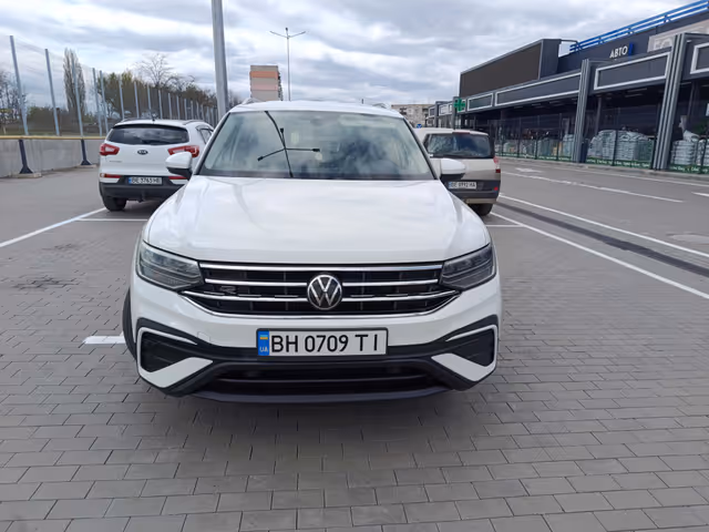 Volkswagen Tiguan - фото 2