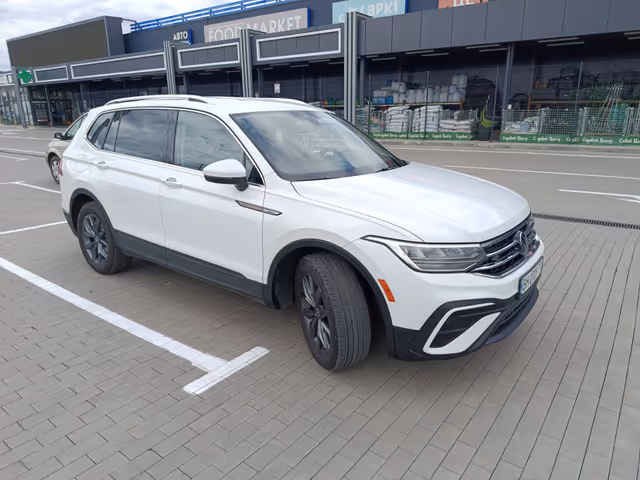 Volkswagen Tiguan - фото 1