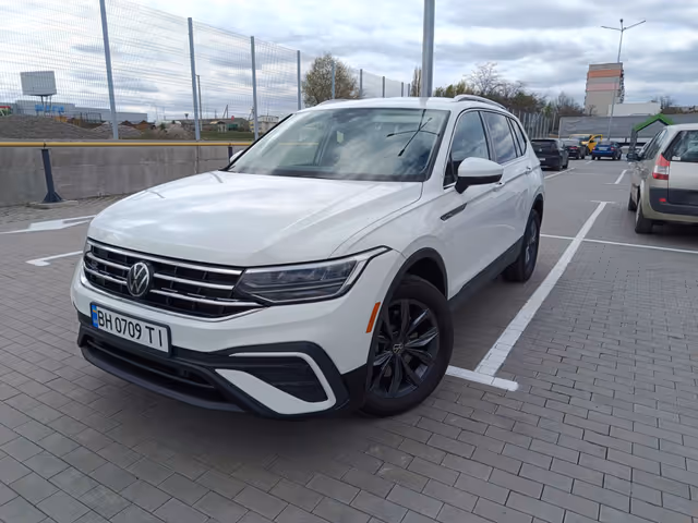 Volkswagen Tiguan - фото 3