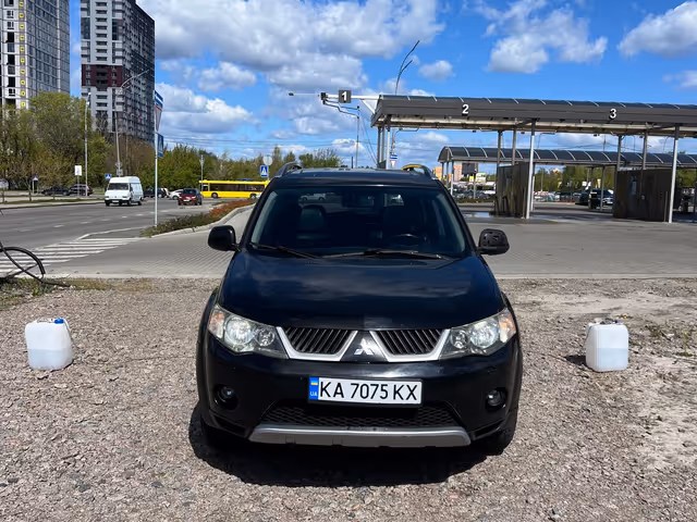 Mitsubishi Outlander - фото 2