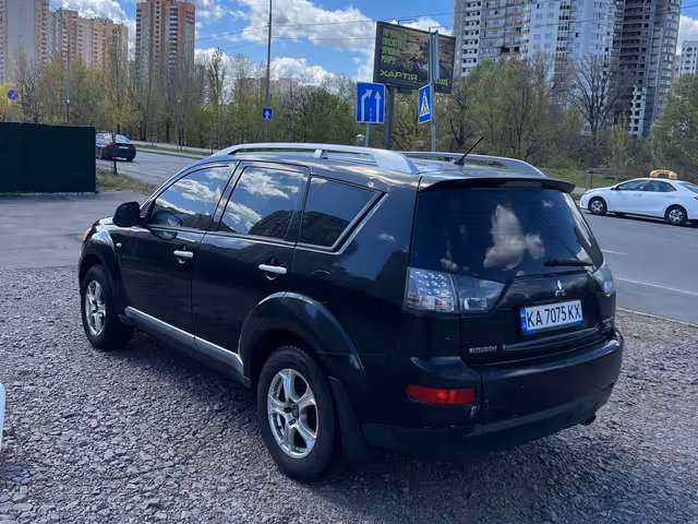 Mitsubishi Outlander - фото 4