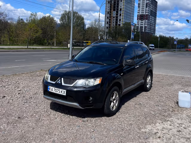 Mitsubishi Outlander - фото 1