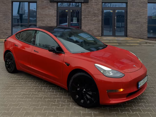 Tesla Model 3 - фото 1