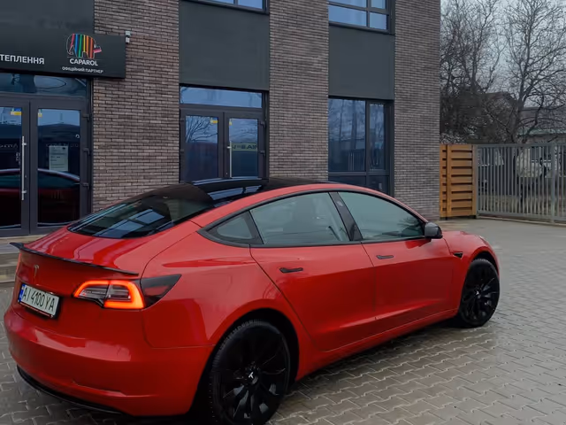 Tesla Model 3 - фото 3