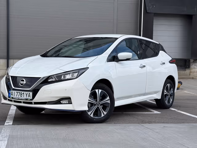 Nissan Leaf - фото 1