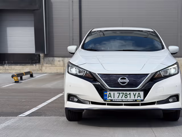 Nissan Leaf - фото 2