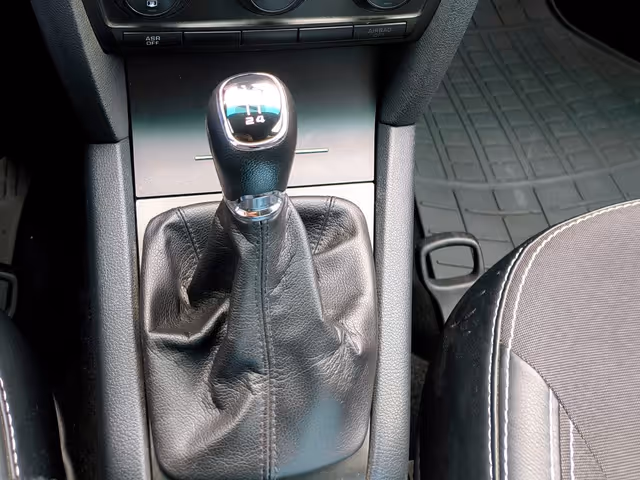 Skoda Octavia - фото 5