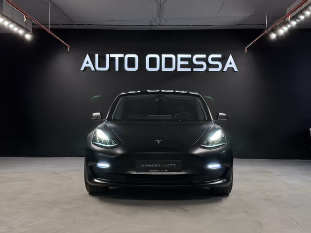 Tesla Model 3 - фото 1