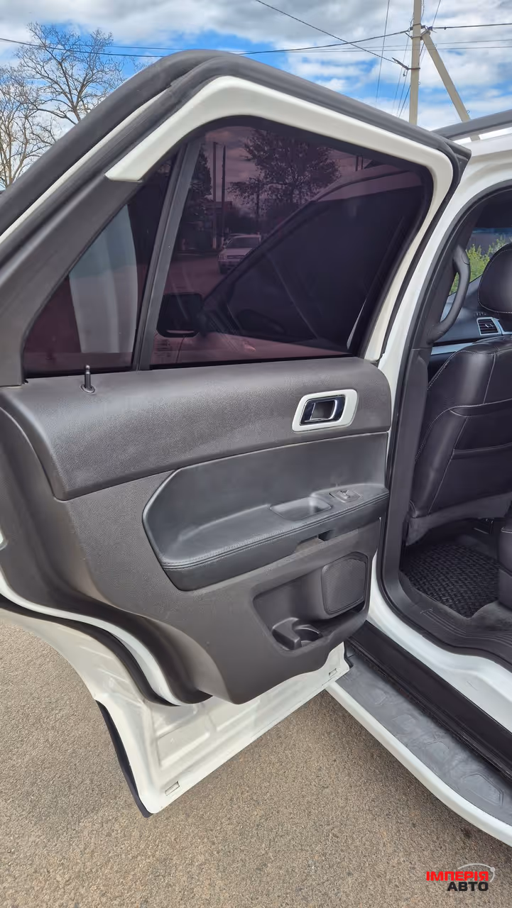 Ford Explorer - фото 12