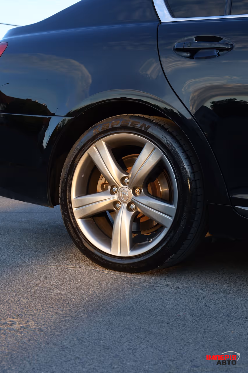 Lexus GS - фото 14
