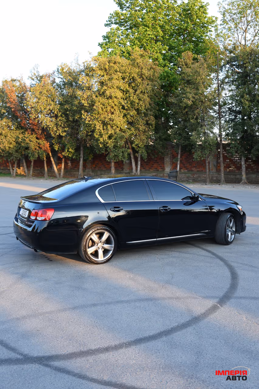 Lexus GS - фото 12