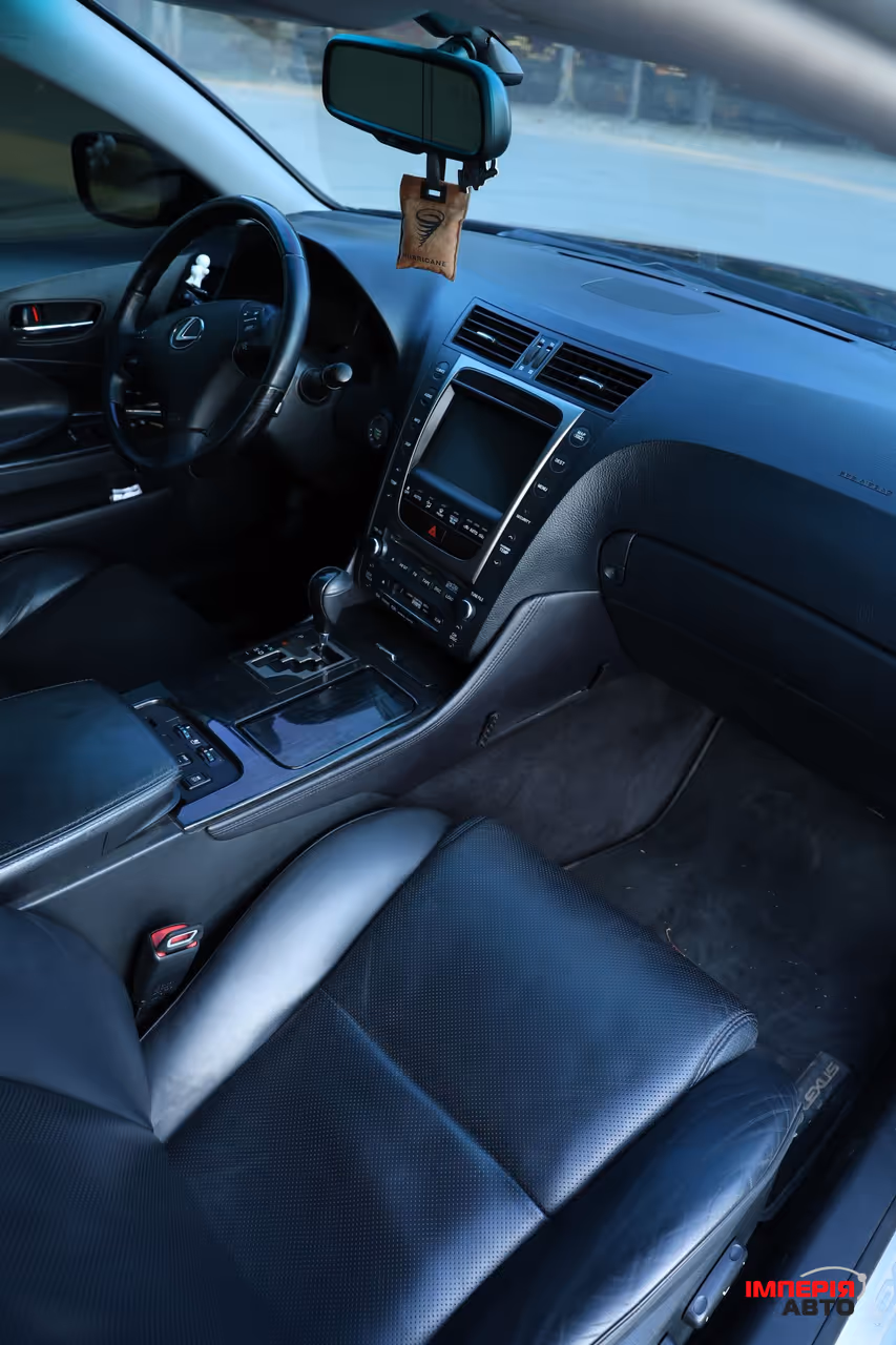 Lexus GS - фото 17