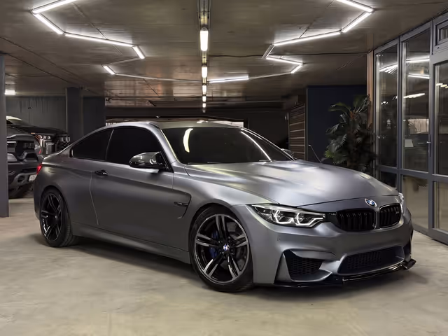 BMW M4 - фото 1