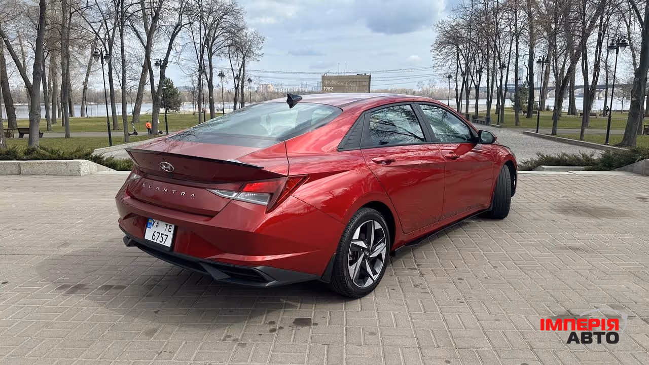 Hyundai Elantra - фото 4