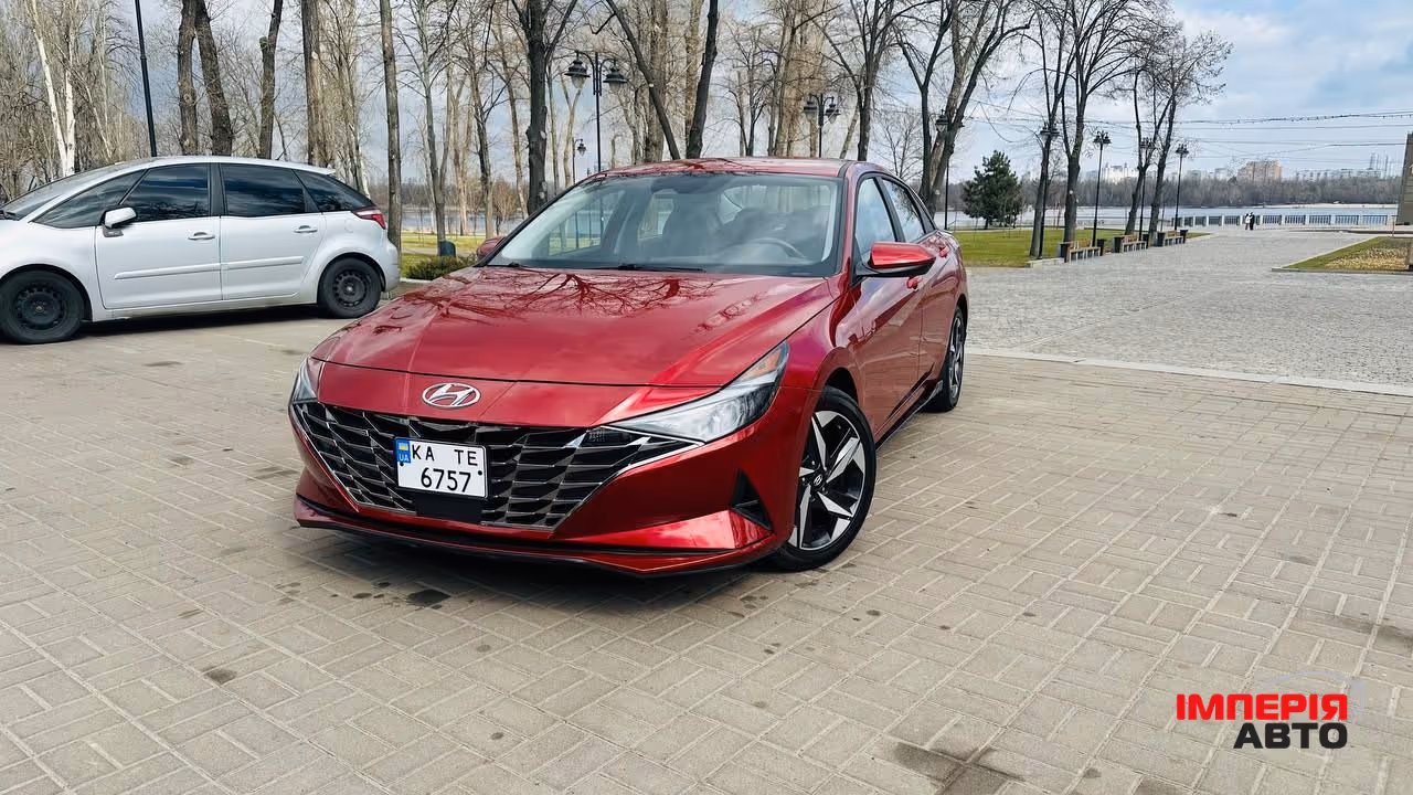 Hyundai Elantra - фото 1