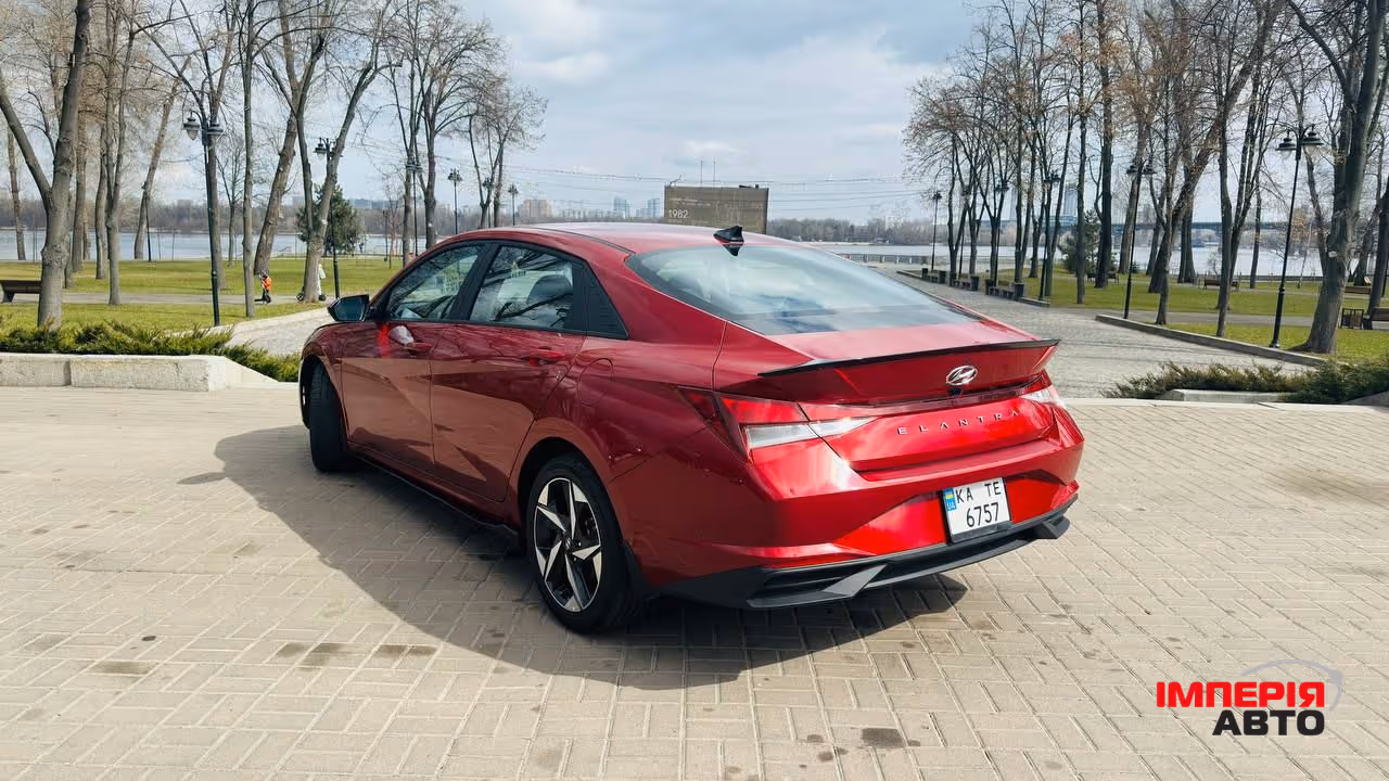 Hyundai Elantra - фото 3