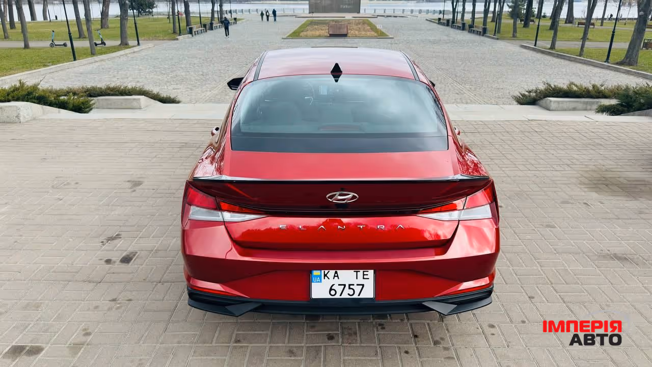 Hyundai Elantra - фото 7