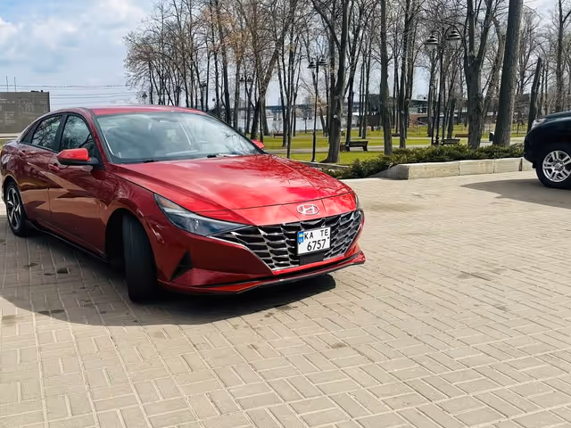 Hyundai Elantra - фото 2