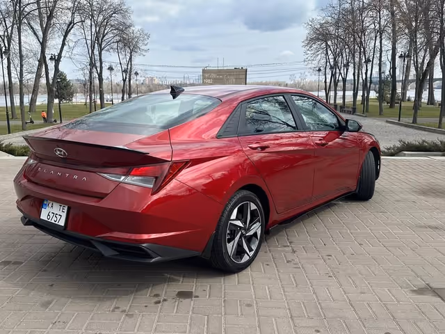 Hyundai Elantra - фото 4