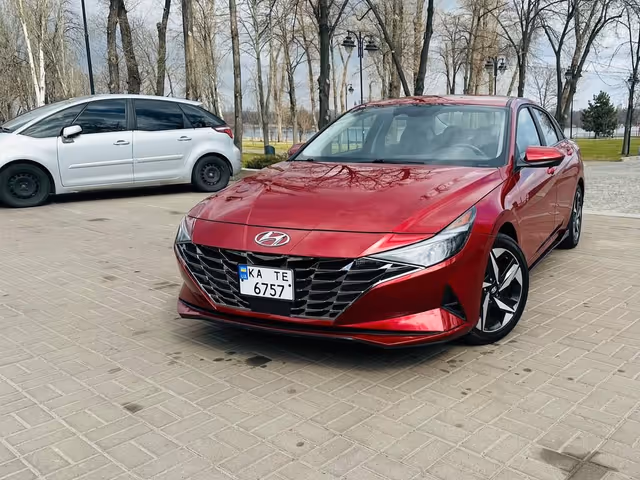 Hyundai Elantra - фото 1