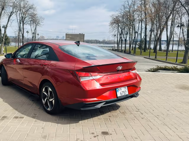 Hyundai Elantra - фото 3