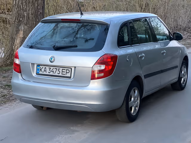 Skoda Fabia - фото 5