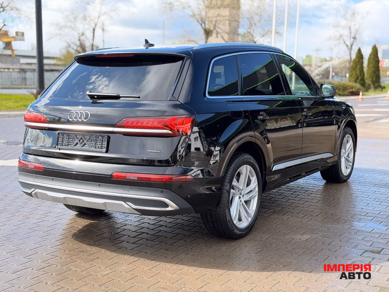 Audi Q7 - фото 12