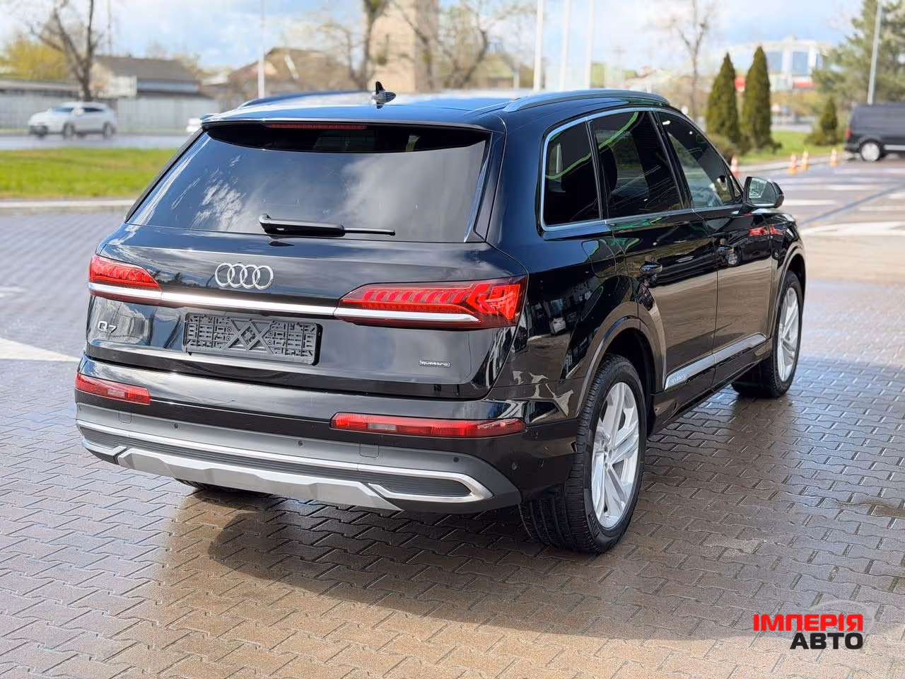 Audi Q7 - фото 10