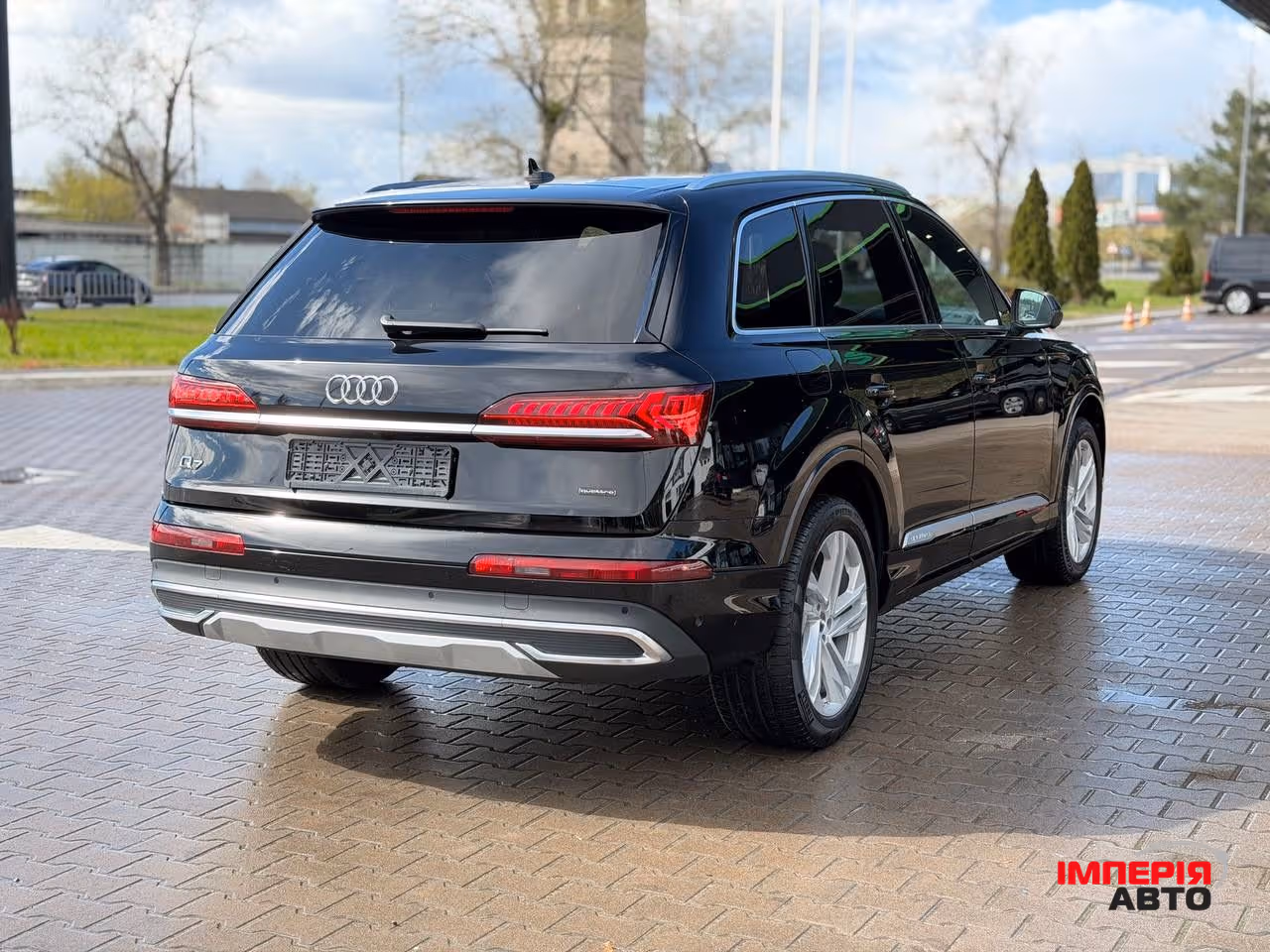 Audi Q7 - фото 11