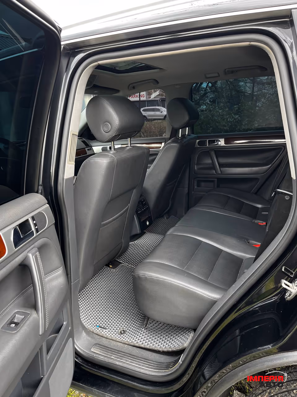 Volkswagen Touareg - фото 12
