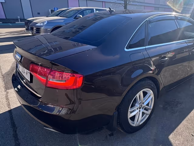 Audi A4 - фото 2