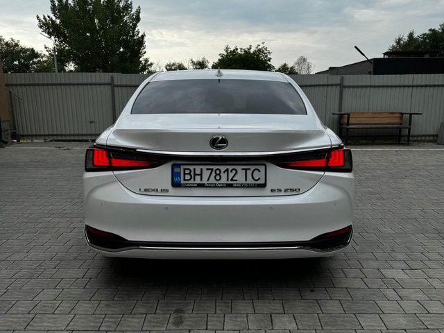 Lexus ES - фото 3