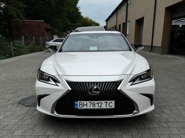 Lexus ES - фото 1