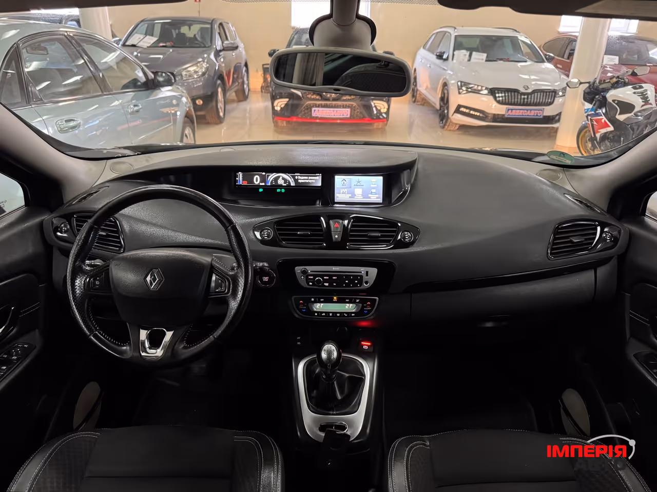Renault Scenic - фото 10