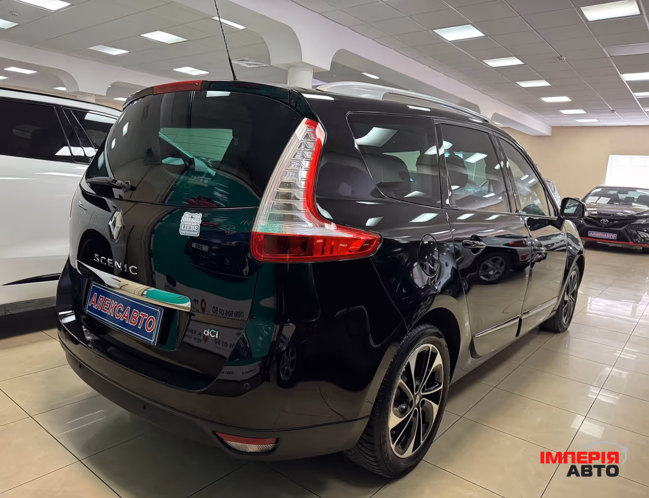 Renault Scenic - фото 5