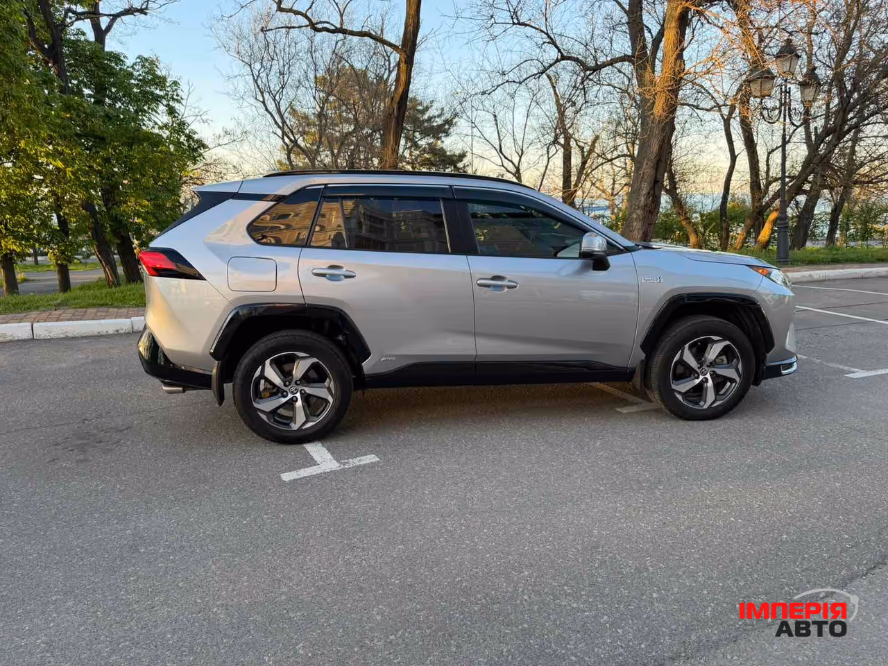 Toyota RAV4 - фото 2