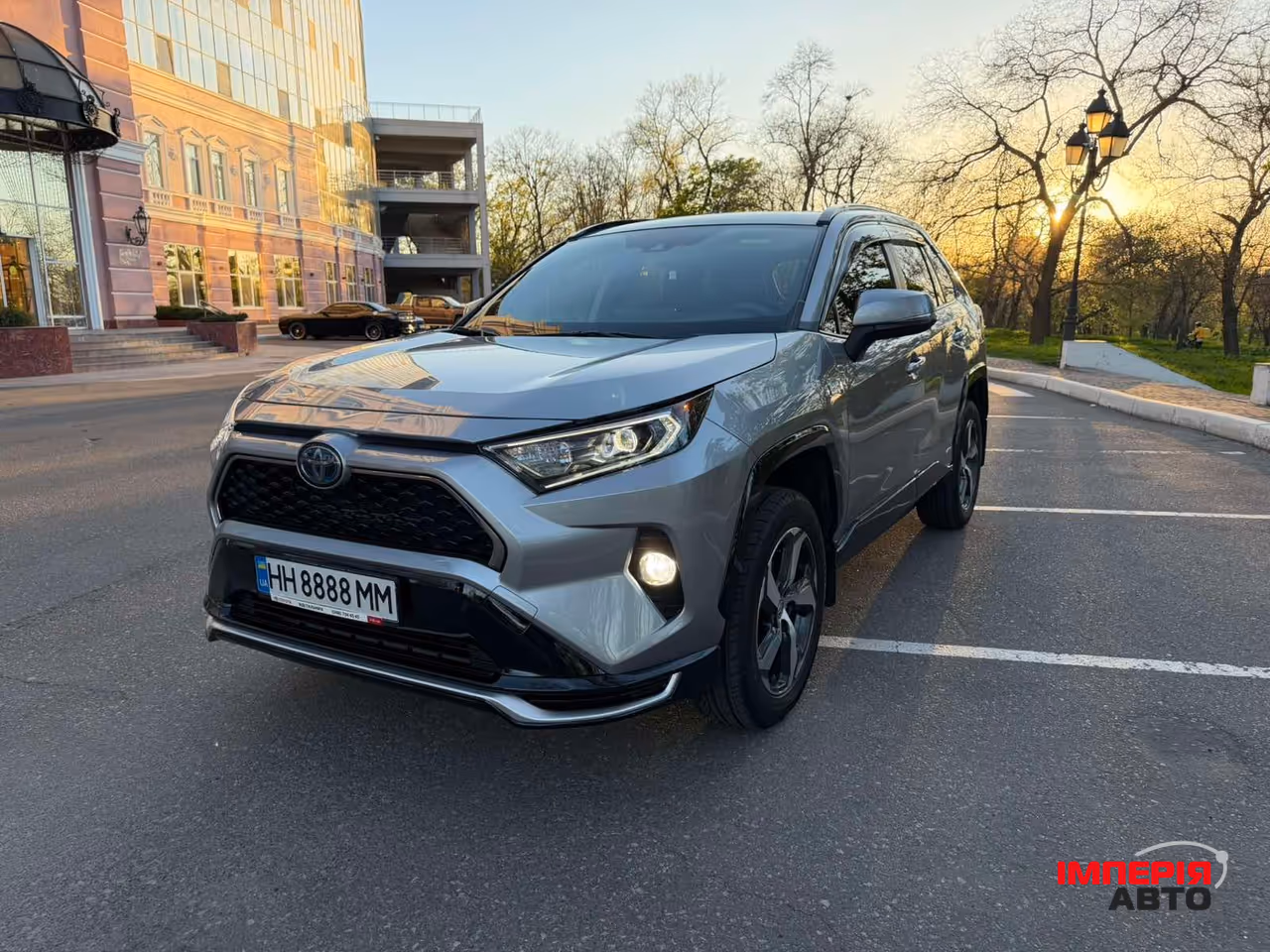 Toyota RAV4 - фото 1