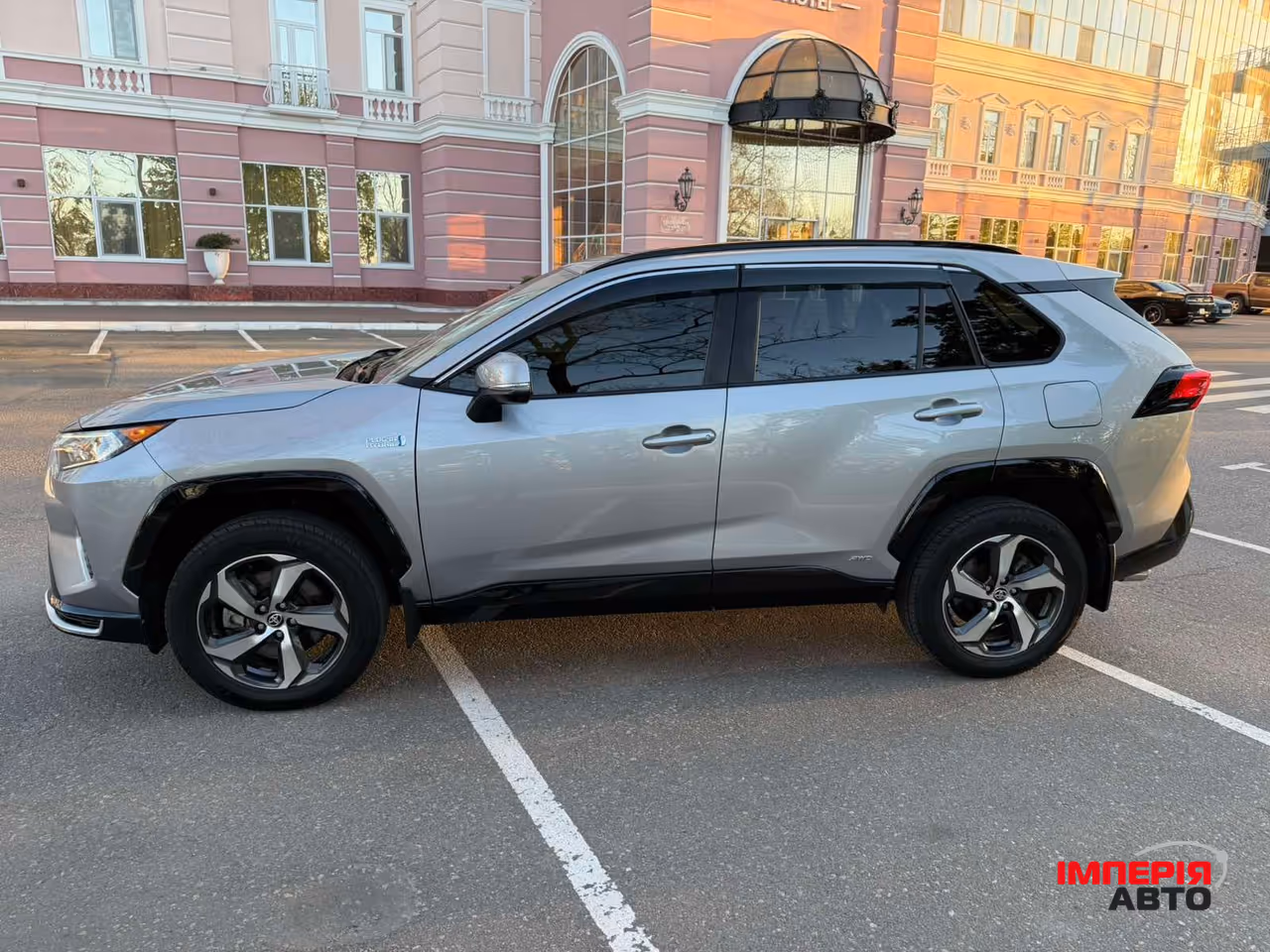 Toyota RAV4 - фото 8