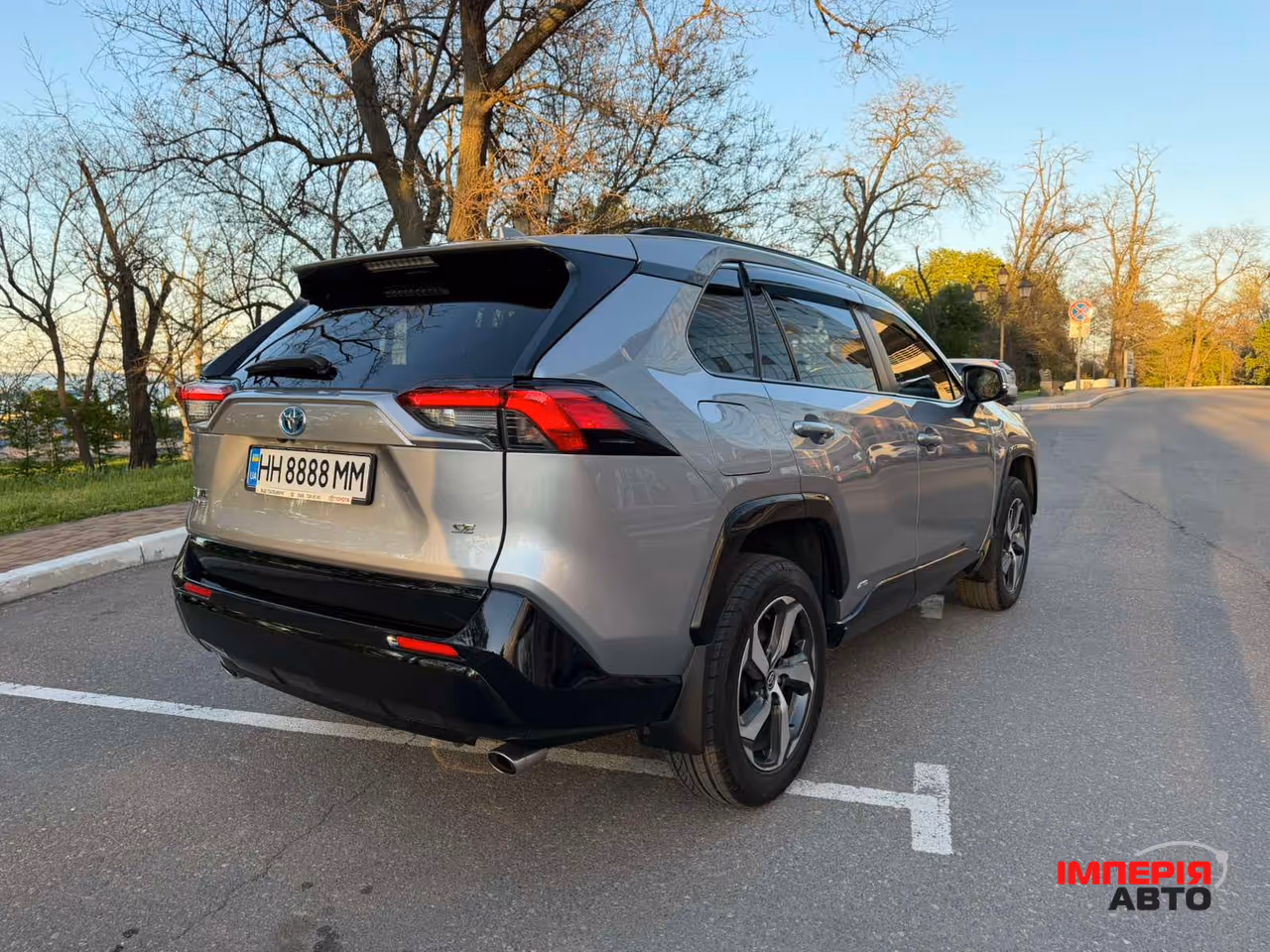 Toyota RAV4 - фото 4