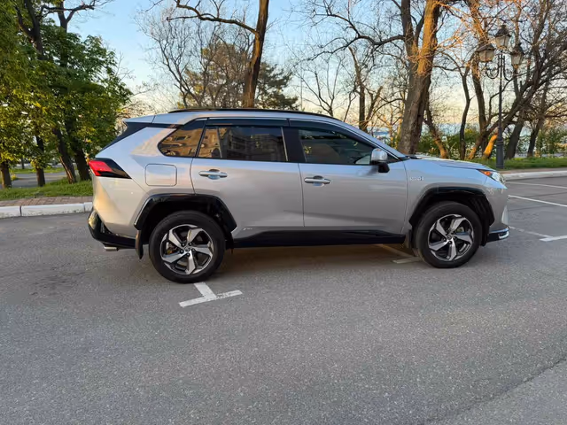 Toyota RAV4 - фото 2