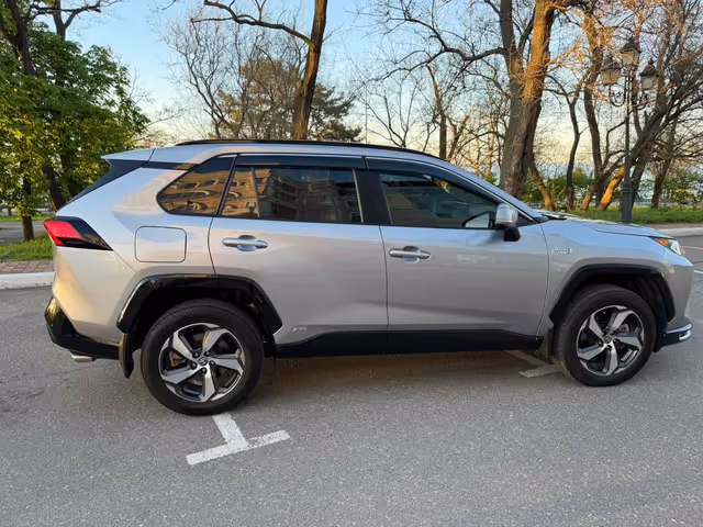 Toyota RAV4 - фото 3