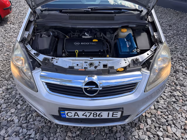 Opel Zafira - фото 4
