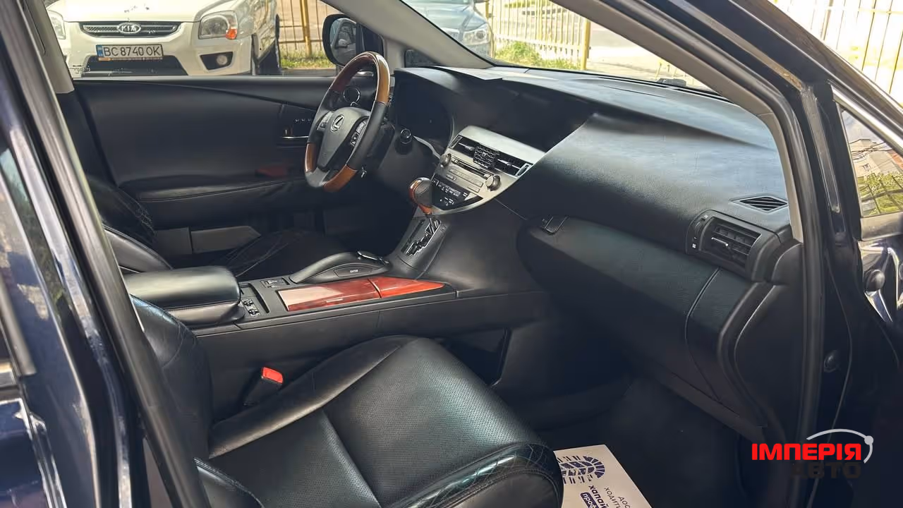 Lexus RX - фото 8