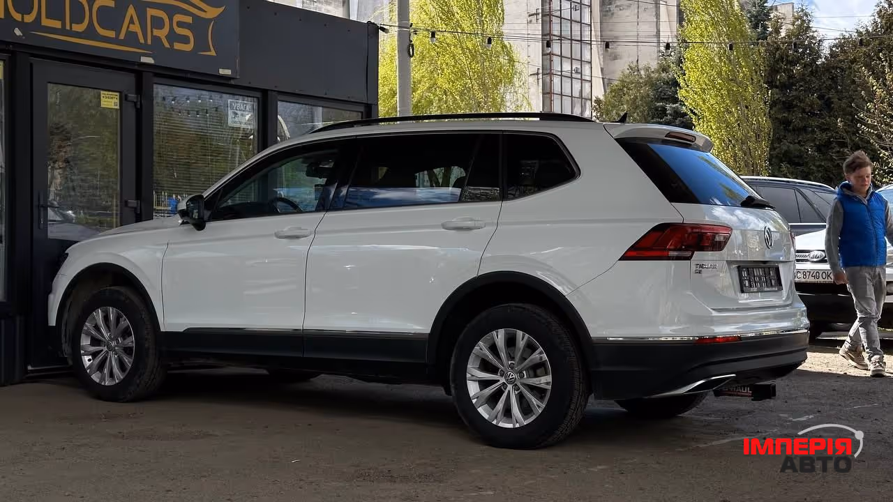 Volkswagen Tiguan - фото 8