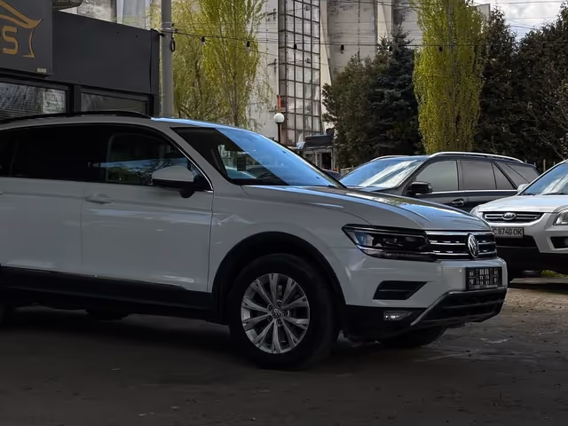 Volkswagen Tiguan - фото 2