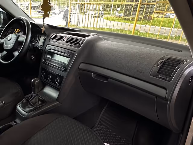 Skoda Octavia - фото 3