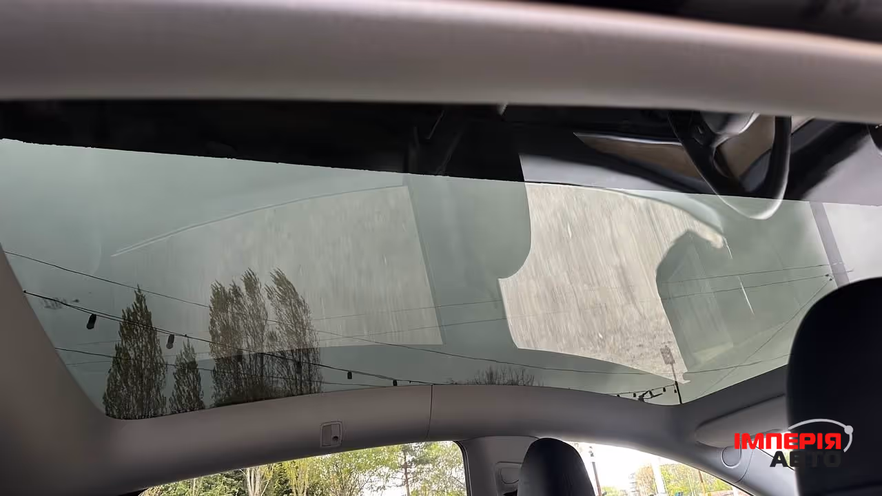 Tesla Model Y - фото 8